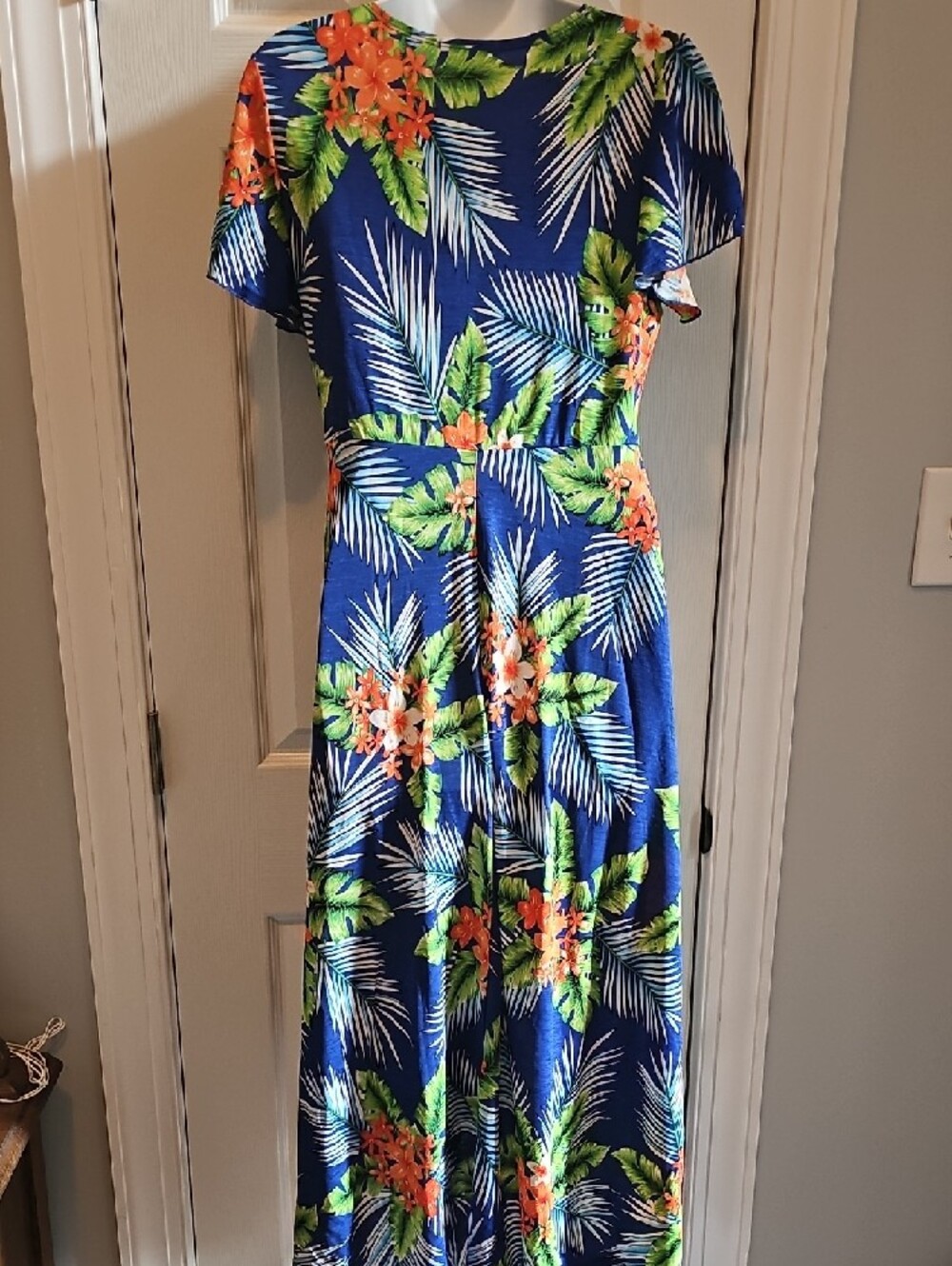 NWOT Navy Blue Tropical Floral Wrap Midi Dress - Picture 3 of 5